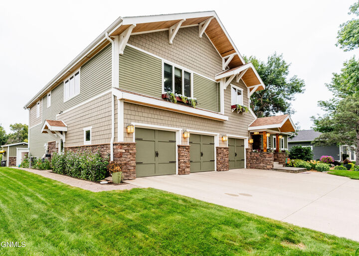 Property Photo: 1605 9th Avenue SE ND 58401