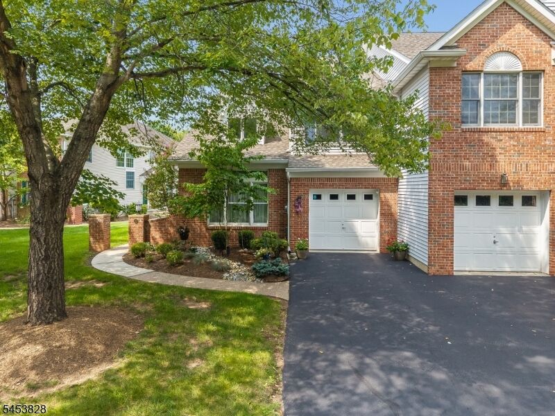 Property Photo:  28 Pond Ridge Dr  NJ 08809 