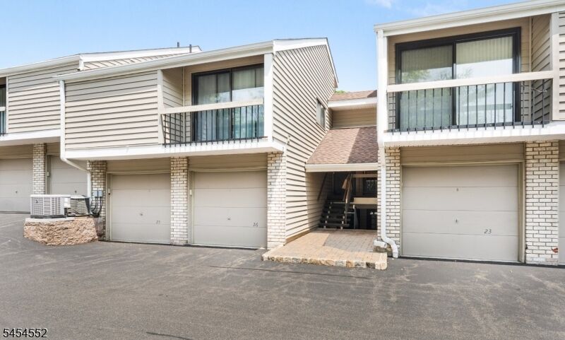 Property Photo:  25 Hillside Ct  NJ 08809 