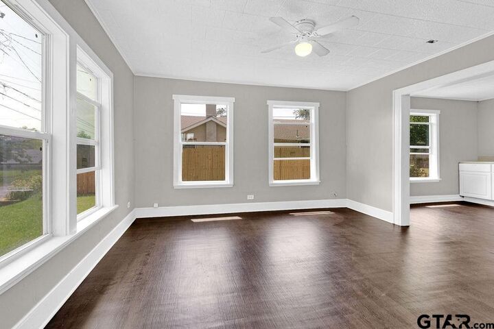 Property Photo:  1502 E Earle Street  TX 75702 