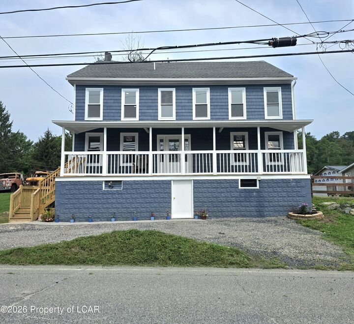 Property Photo:  593 Old 209 Road  PA 18252 