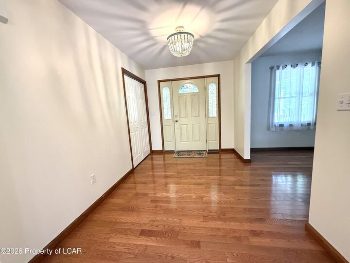 Property Photo: 9 N Fairways Circle PA 18202