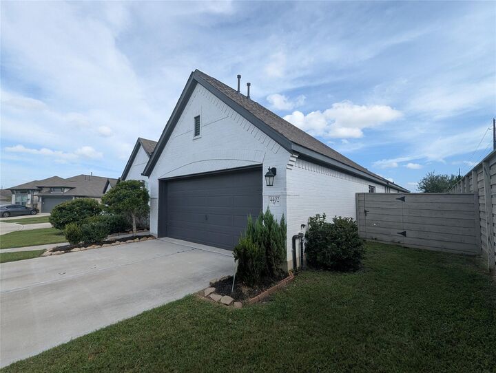Property Photo:  4402 Stone Ridge Lane  TX 77578 