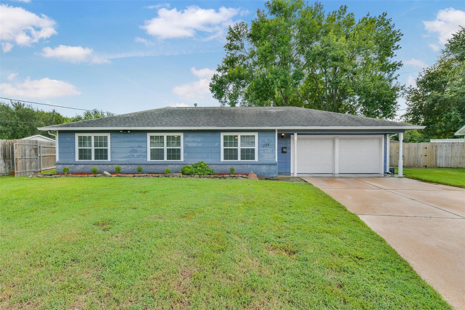 Property Photo:  1125 Grace Street  TX 77536 