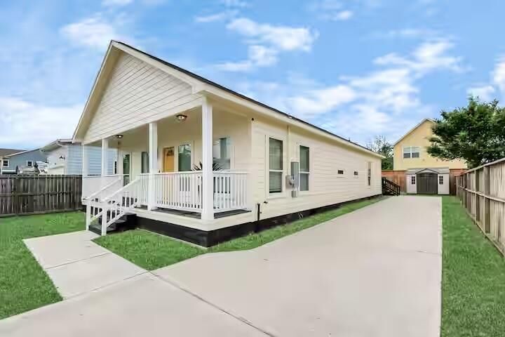 Property Photo: 3308 Castor Street TX 77022