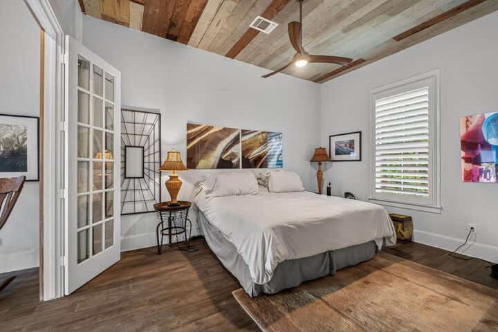 Property Photo: 303 W Alamo Street TX 77833