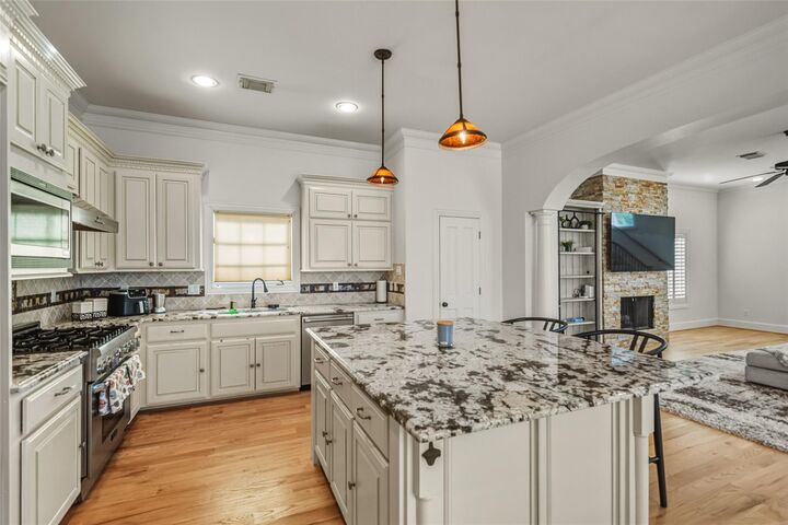 Property Photo:  1302 Antoine Drive A  TX 77055 