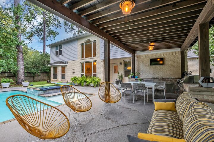 Property Photo:  2 Glistening Pond Place  TX 77382 