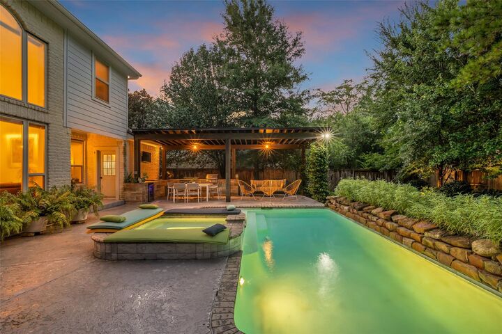 Property Photo: 2 Glistening Pond Place TX 77382