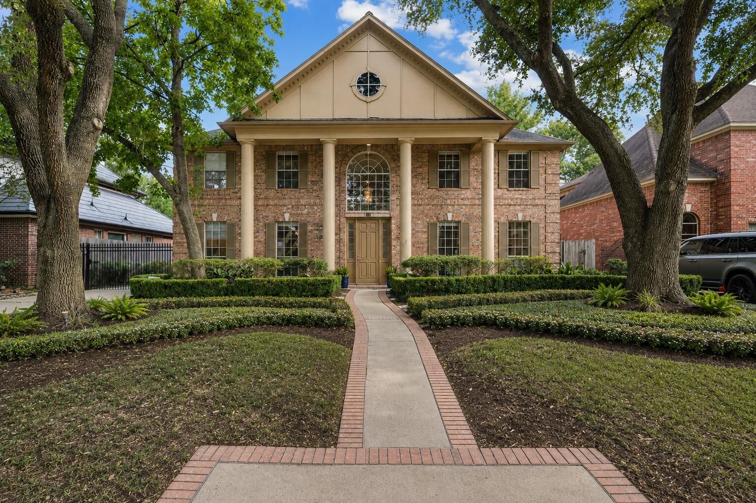 Property Photo:  15 Hilshire Grove Lane  TX 77055 