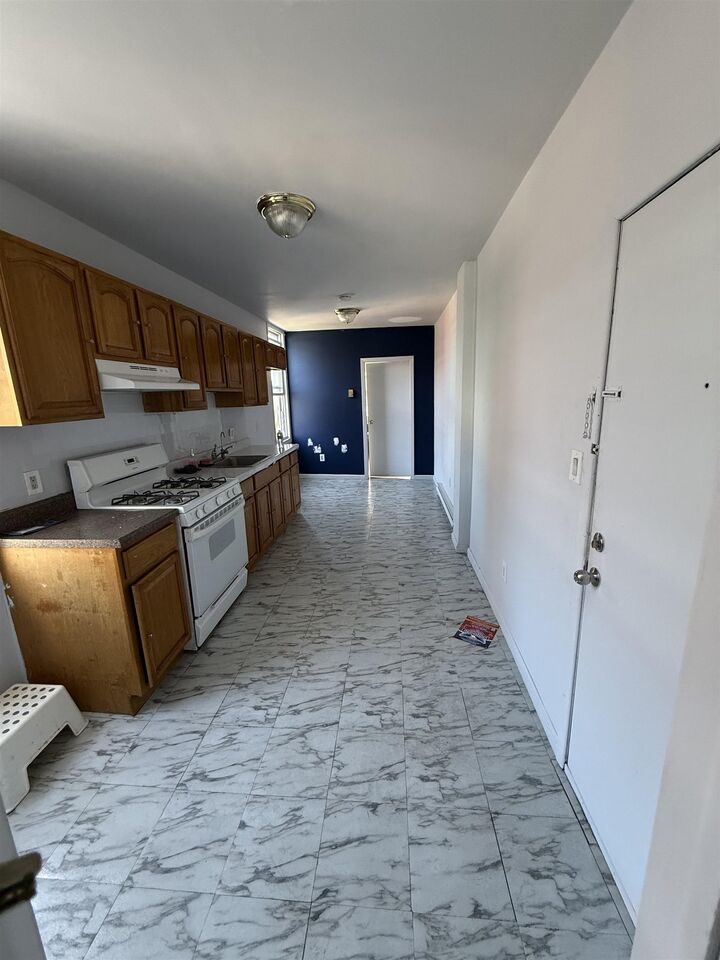 Property Photo:  2033 Bergenline Ave 3R  NJ 07087 