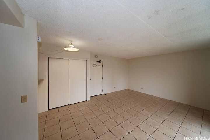 Property Photo:  430 Keoniana Street 1114  HI 96815 