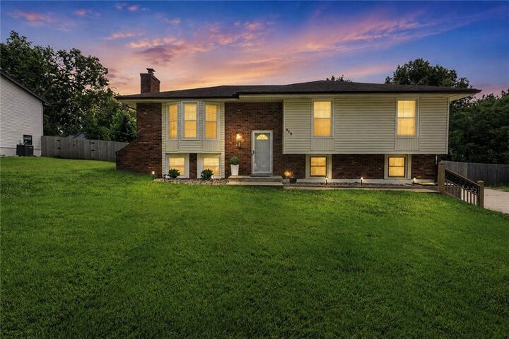 Property Photo: 615 NE 113th Street MO 64155