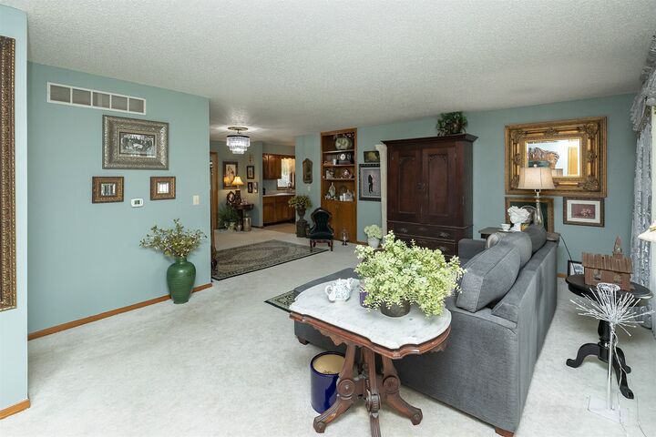 Property Photo:  1306 E Girard Avenue  IA 50125 