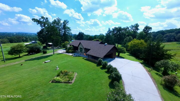 Property Photo:  429 Henry Lane  TN 37742 