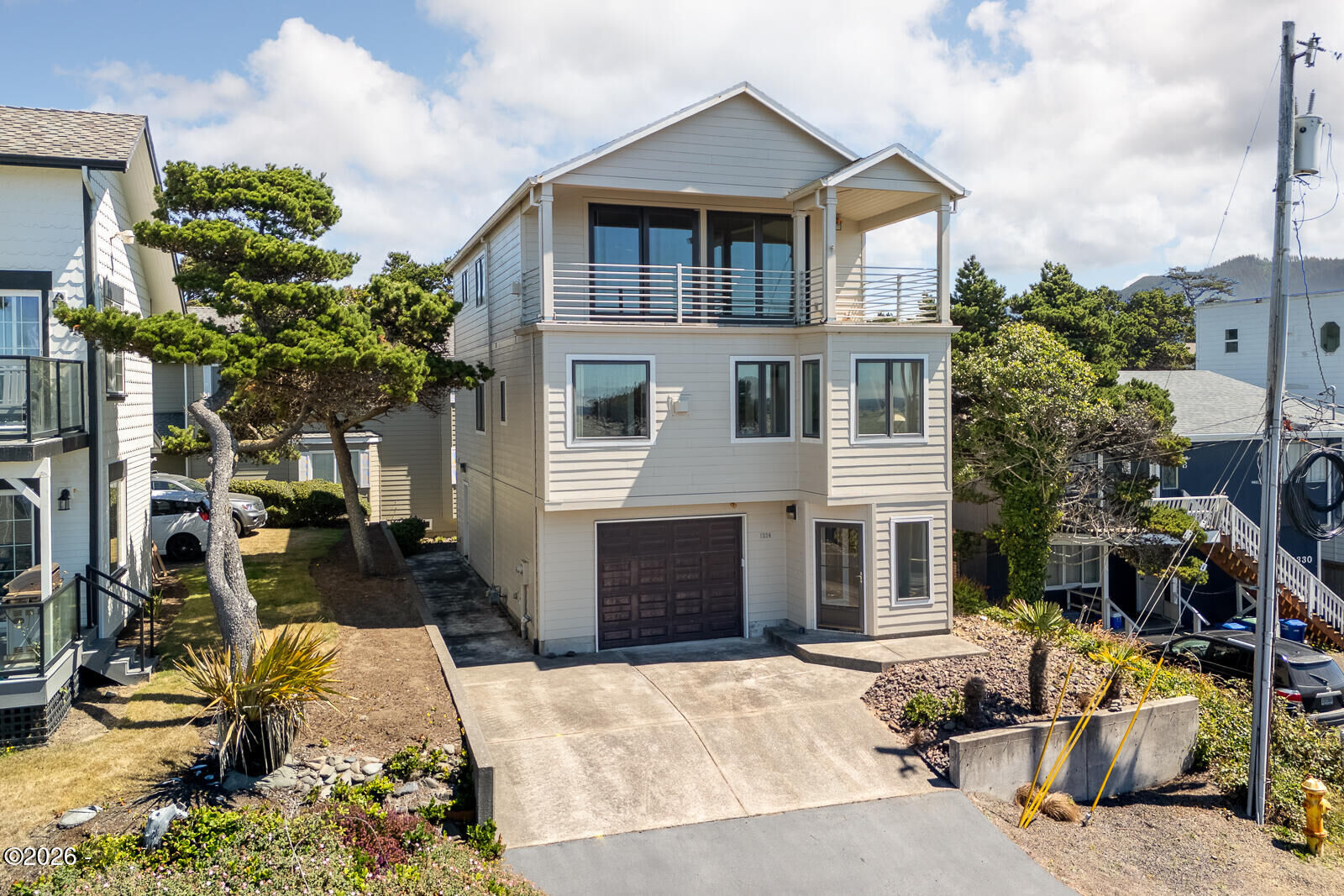 Property Photo:  1334 NW Harbor Avenue  OR 97367 