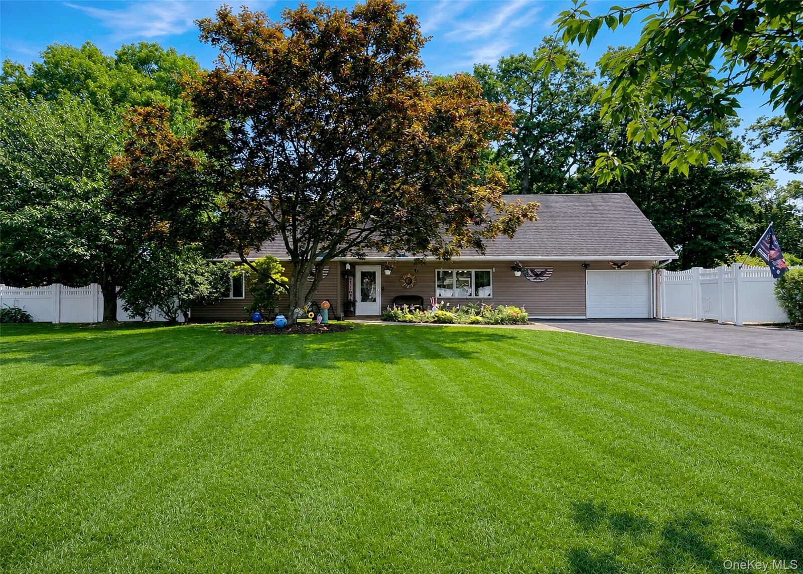 Property Photo:  4 Halfcircle Drive  NY 11741 