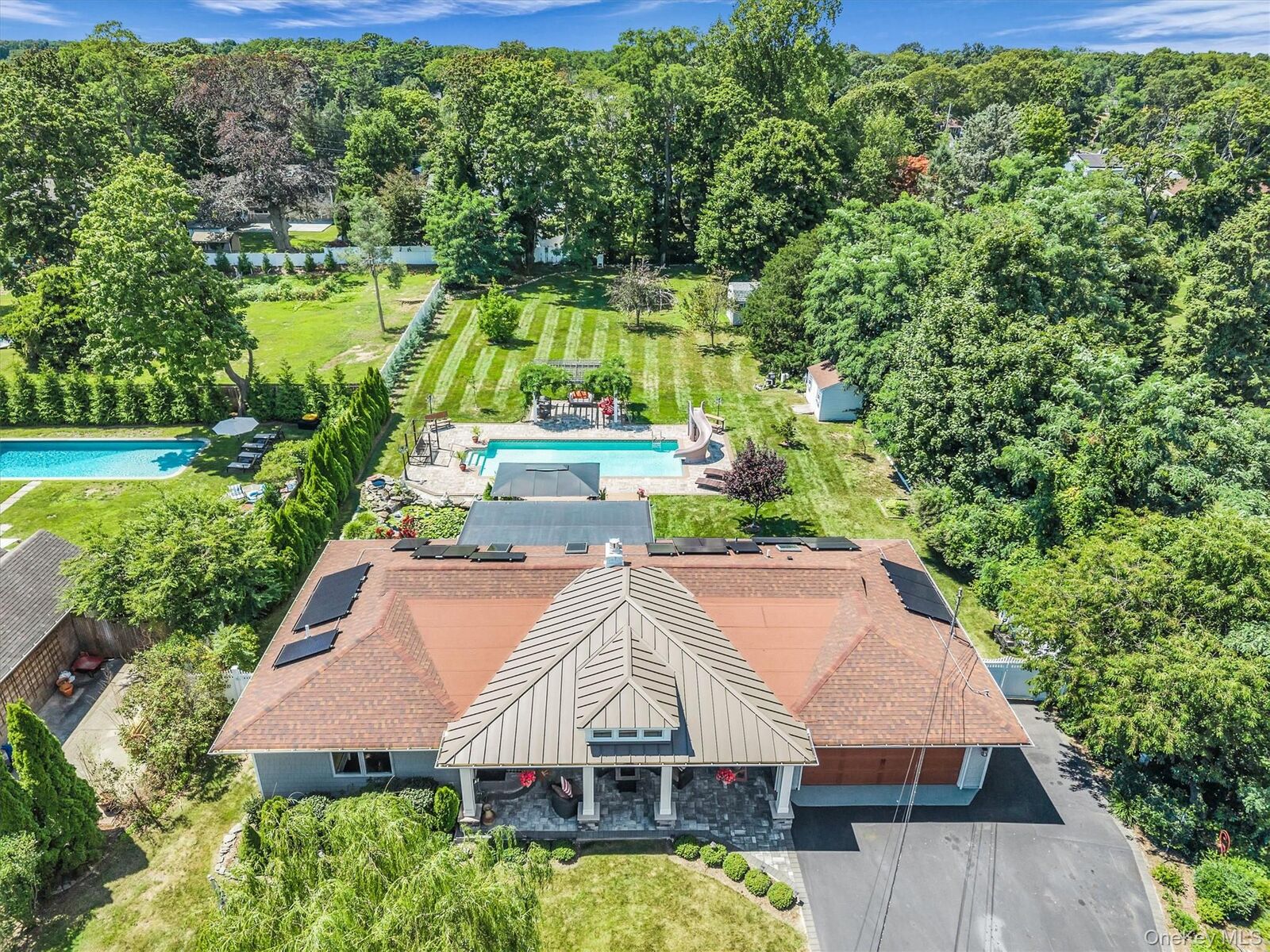 Property Photo:  6 N Howells Point Road  NY 11713 