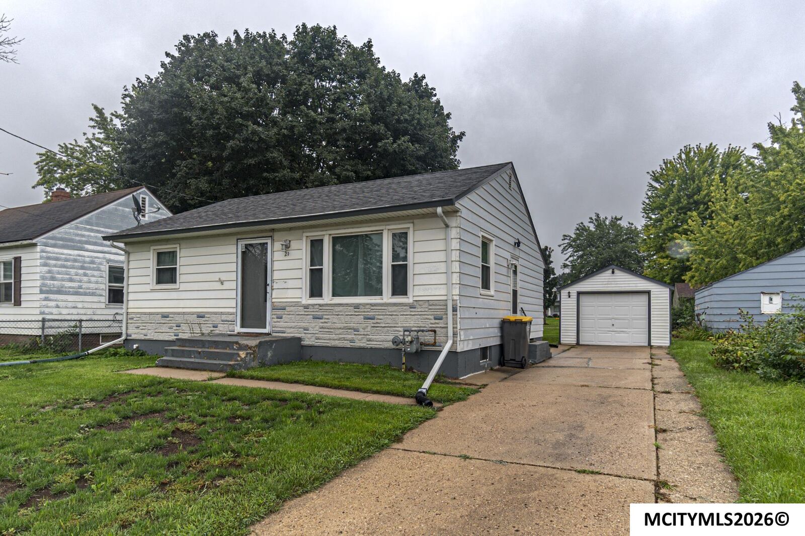 Property Photo: 21 19th SE IA 50401