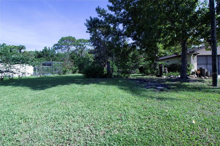 Property Photo: 8609 Horizon Lane FL 34667