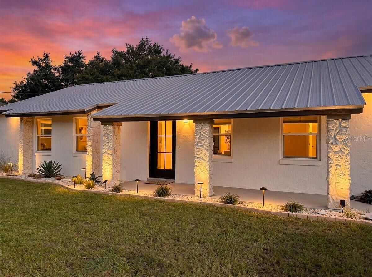 Property Photo: 77 Freeport Lane FL 32137