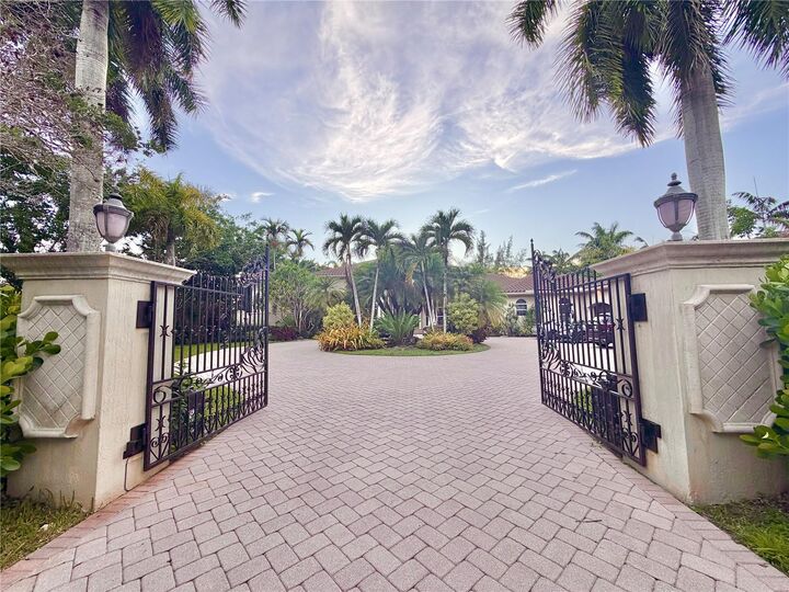 Property Photo:  471 Ranch Road  FL 33326 