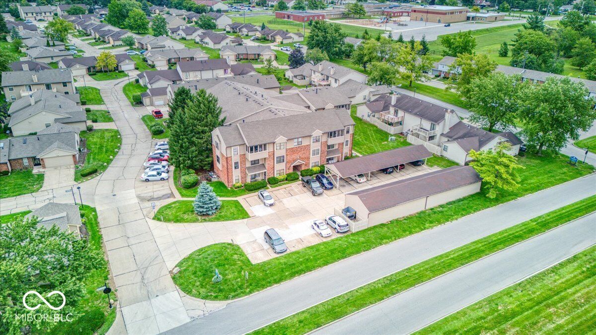 Property Photo:  1763 Wellesley Lane 2-A  IN 46219 