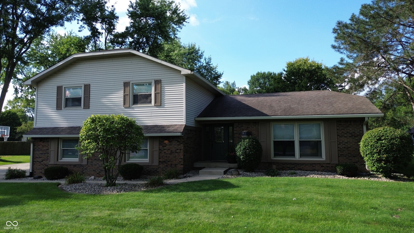 Property Photo: 204 S Oak Boulevard Drive IN 46140