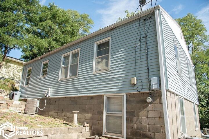Property Photo: 129 Cass Street IA 52501