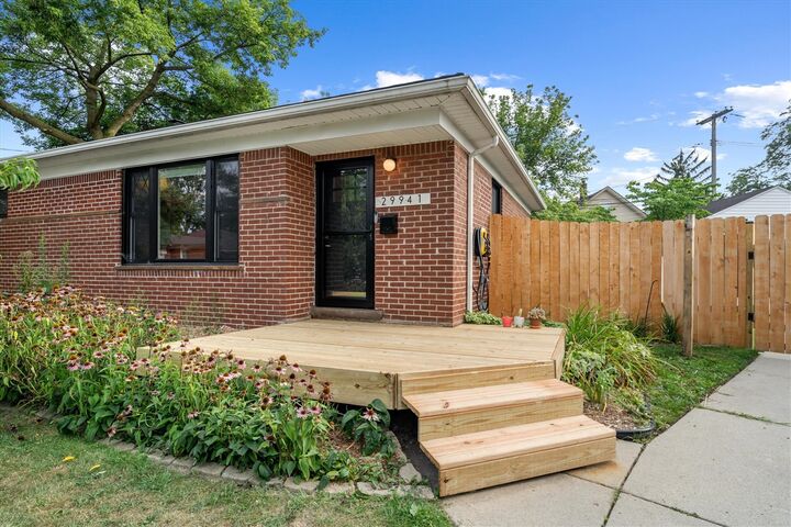 Property Photo:  29941 Leona Court  MI 48135-2635 