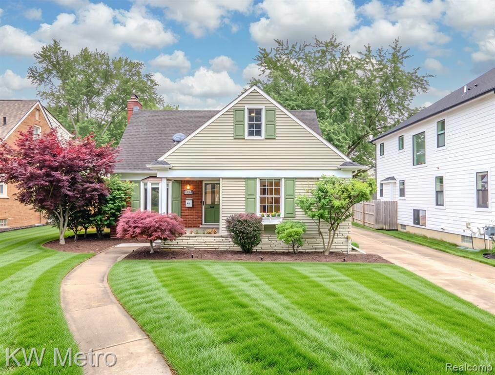 Property Photo: 2120 Vinsetta Boulevard MI 48073 5023