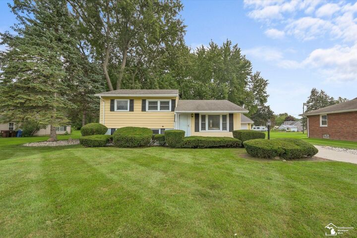 Property Photo: 1960 Vivian Road MI 48162