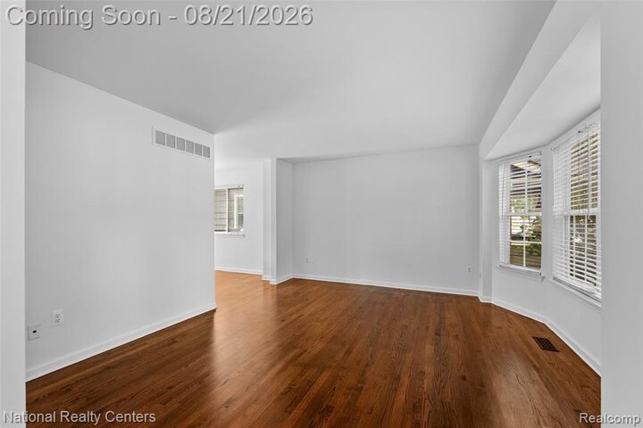 Property Photo:  622 Gardenia Avenue  MI 48067 3697 