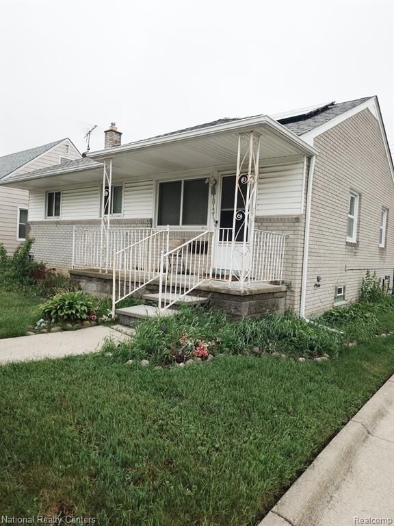 Property Photo: 18131 Oak Avenue MI 48021 2680