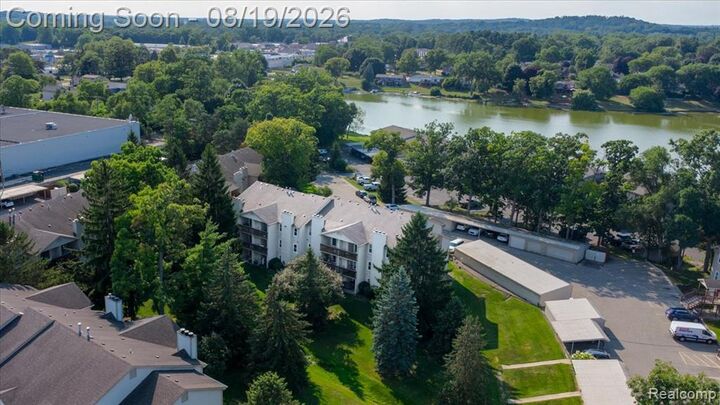 Property Photo: 4929 Harbor Point Drive MI 48329 1732