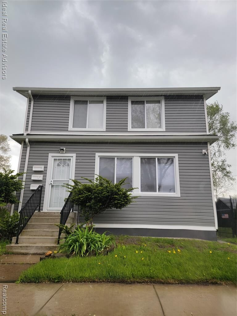 Property Photo: 43 W Charlotte Street 2 MI 48229 1926