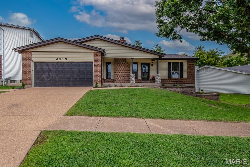 Property Photo: 4315 Meadowgreen Estates Drive MO 63129