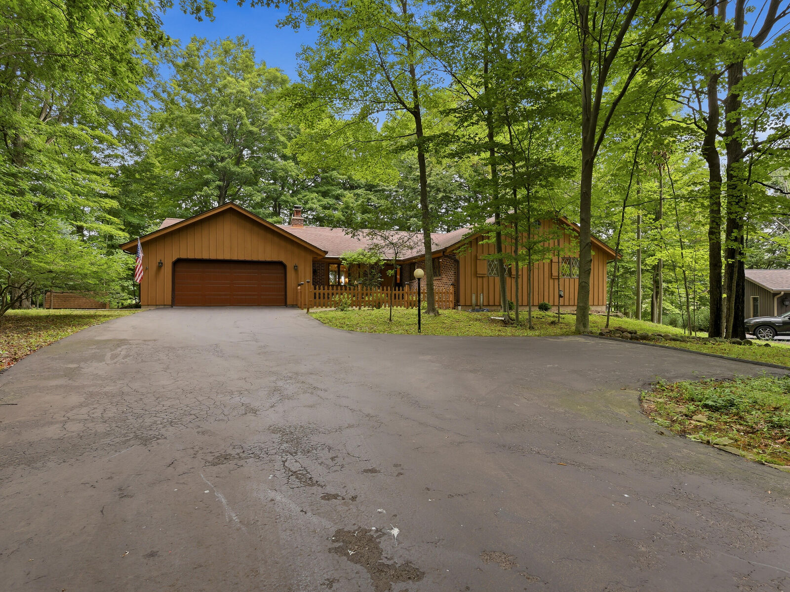 Property Photo: 1728 Sunnyside Ct WI 53081
