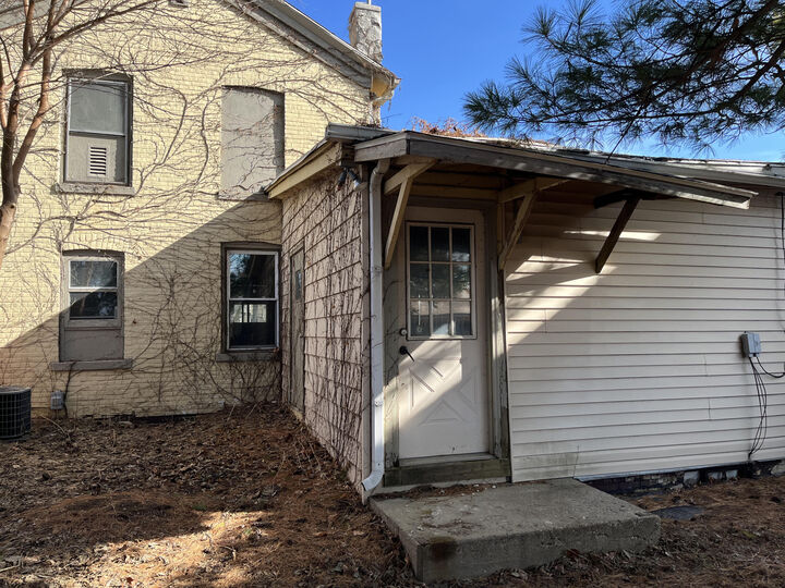 Property Photo:  212 N 4th St  WI 53094 