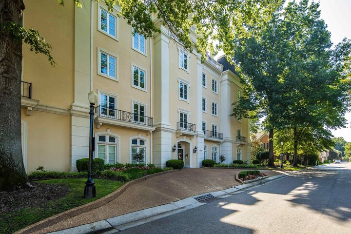 Property Photo:  1000 Murray Hill Ln 404  TN 38120 