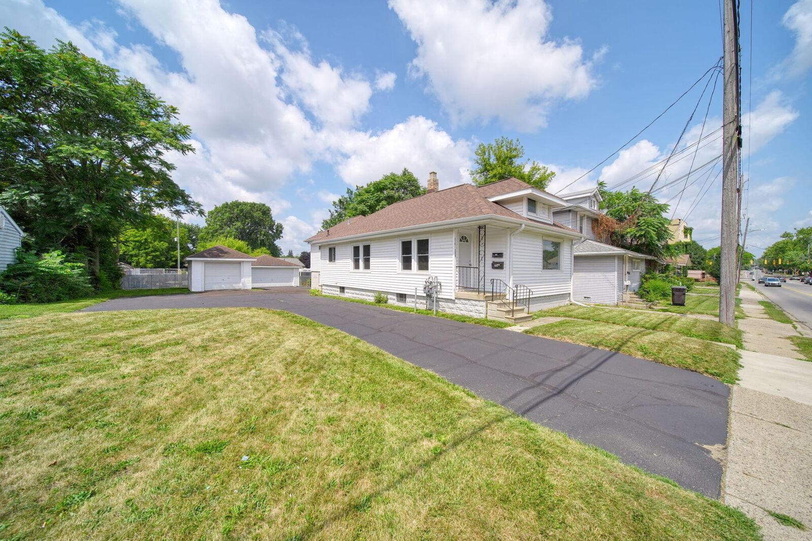 Property Photo:  208 S Brown Street  MI 49203 