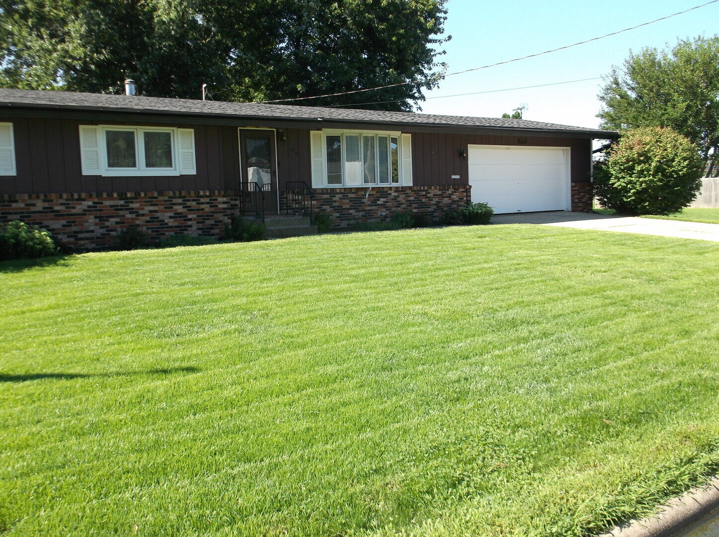 Property Photo:  516 Orange Street  IL 61356 