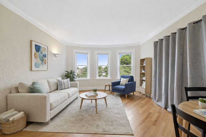 Property Photo: 6457 N California Avenue 3 IL 60645