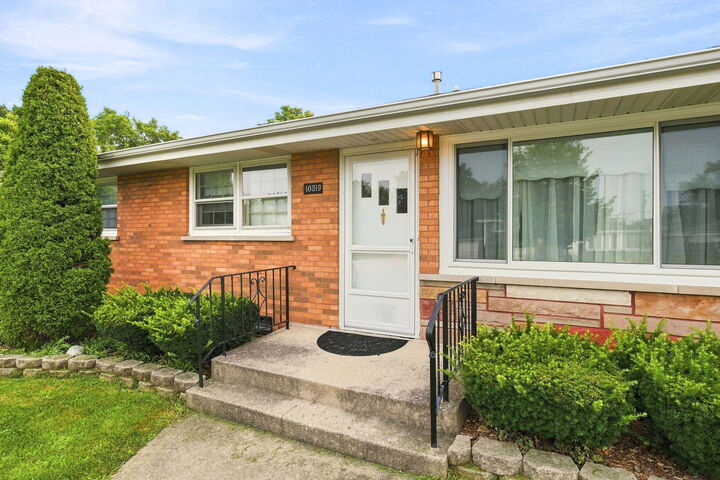 Property Photo:  10319 S 82nd Avenue  IL 60465 