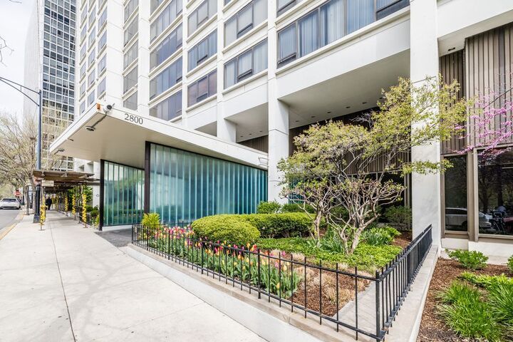 Property Photo: 2800 N Lake Shore Drive 3814-3816 IL 60657