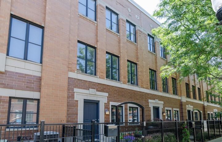 Property Photo:  1125 W Monroe Street  IL 60607 