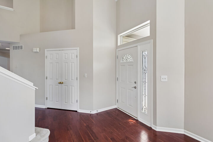 Property Photo:  1344 Batavia Court  IL 60103 