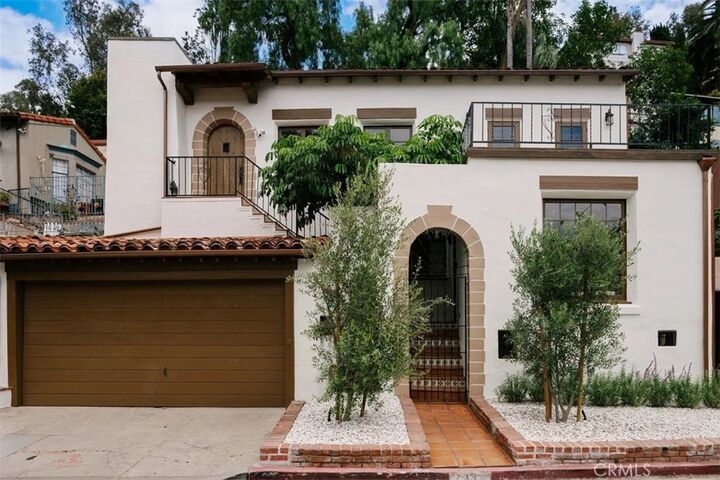 Property Photo:  2050 N Las Palmas Avenue  CA 90068 