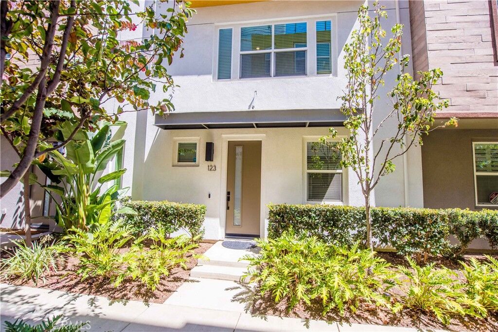 Property Photo:  983 E Mason Lane 123  CA 92805 