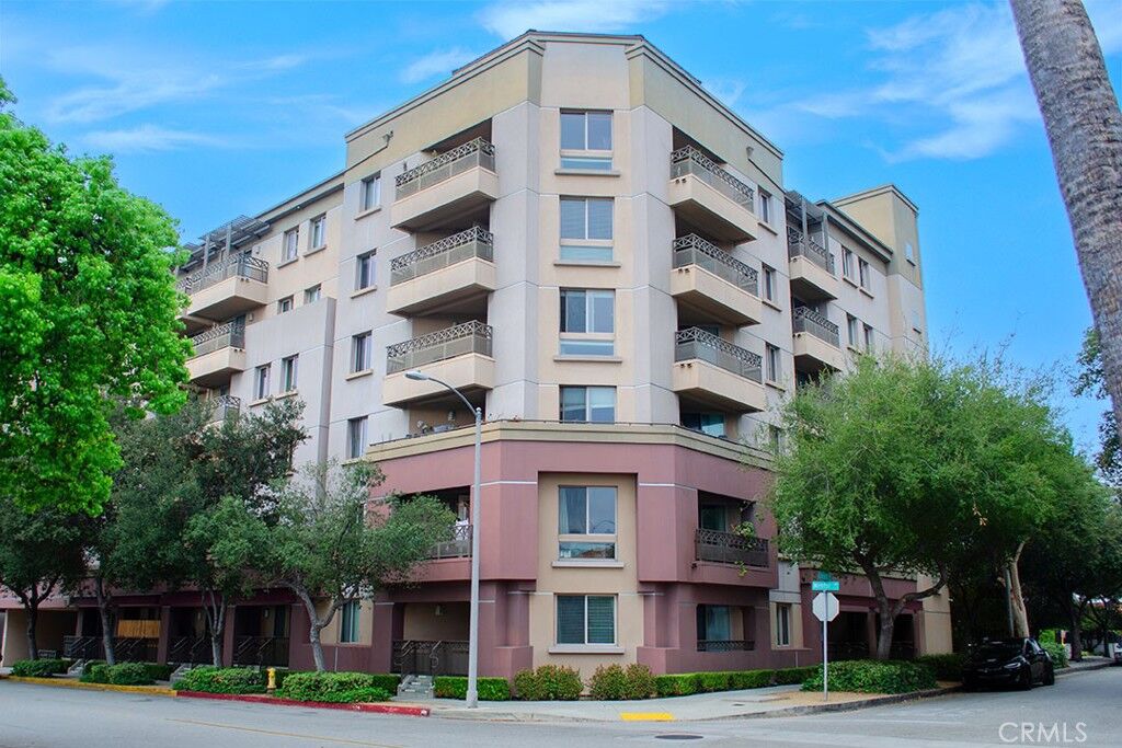 Property Photo:  931 E Walnut Street 316  CA 91106 